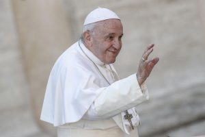 Papa Francisco faz piada sobre brasileiros ao responder padre paraibano