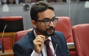 TCE impõe débito e multa de R$ 4 milhões a Tibério Limeira por irregularidades no cartão-alimentação; gestor irá recorrer