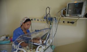 Licença-maternidade de mães de bebês prematuros pode ser ampliada