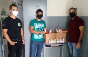 Laboratório da UFPB doa kits com álcool e sabonete para profissionais da segurança