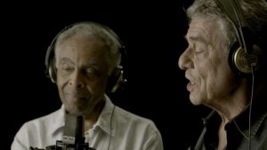 Vídeo traz Gilberto Gil e Chico Buarque refazendo ‘Copo Vazio’