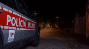 Homem é morto e criança é baleada em frente a circo no Sertão da Paraíba
