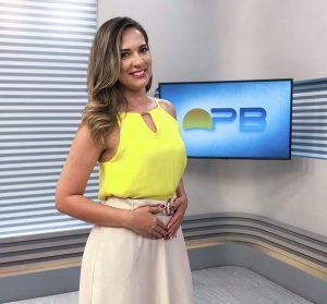 Grávida, Denise Delmiro se afasta da apresentação do Bom Dia Paraíba