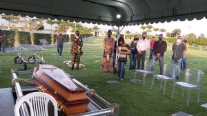 Corpo da jornalista Karina Oliveira é sepultado em Campina Grande