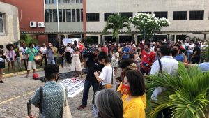 Estudantes, professores e servidores fazem protesto na UFPB contra nomeação do novo reitor