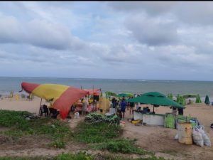 Mais de 20 comerciantes são notificados por atividade irregular na praia do Bessa