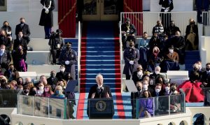Sob forte esquema de segurança, Joe Biden toma posse como 46º presidente dos EUA