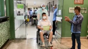 Recuperados da Covid-19, quatro pacientes de Manaus recebem alta do HU de JP