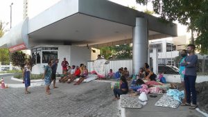 Famílias acampam no CAM de João Pessoa para cobrar auxílio-moradia