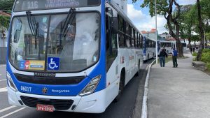Motoristas de ônibus de JP protestam com frota paralisada na Lagoa