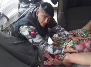 Policiais fazem parto de bebê que nasceu dentro de carro, em Santa Rita