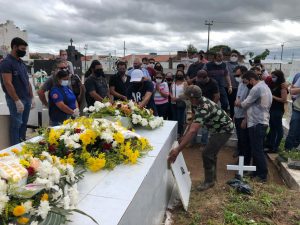 Corpo de Gael, menino de três anos morto em SP, é enterrado sob comoção no Cariri da Paraíba