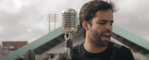 Felipe Alcântara faz declaração de amor ao São João no clipe de “Me Diz Amor”