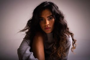 Lucy Alves lança primeiro single de disco com releituras do grupo Falamansa