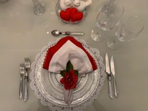 Dia dos Namorados: como montar uma mesa posta para um jantar romântico