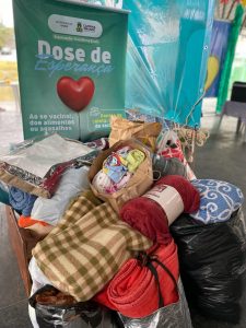 Voluntários arrecadam agasalhos em pontos de vacinação de Campina Grande