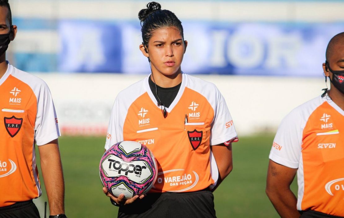 Ruthyanna Camila faz história ao se tornar a primeira árbitra numa final no futebol paraibano