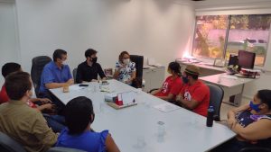 Movimento social ‘ocupa’ gabinete do prefeito de João Pessoa para cobrar cestas básicas
