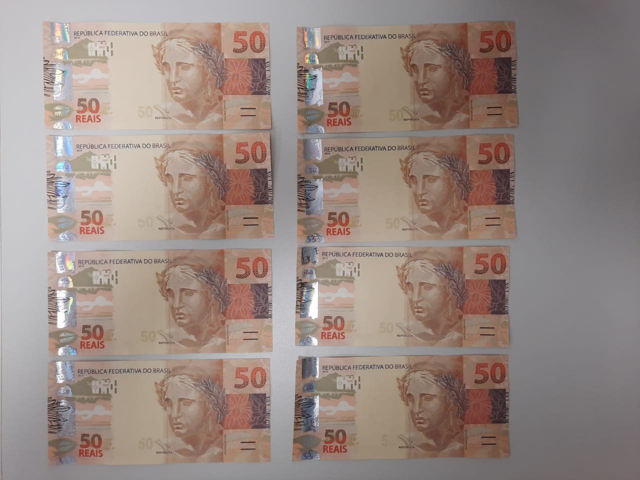 Homem é preso em flagrante ao receber pacote com R$ 1 mil em notas falsas