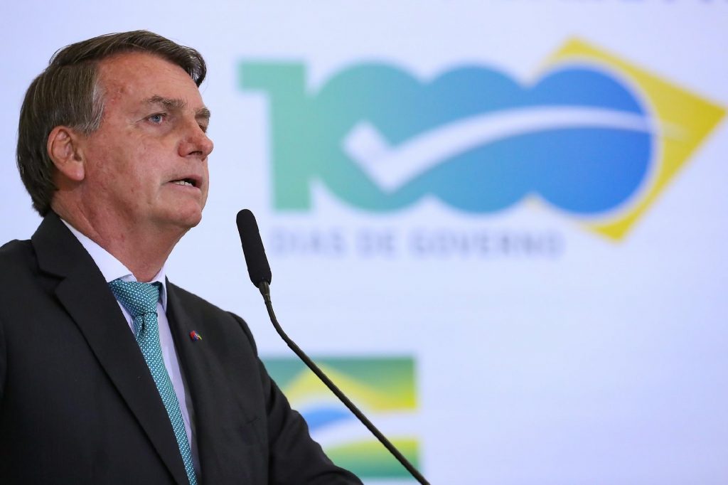 'Sem problemas para resolver no Brasil', Governo cria batalha jurídica por Noronha