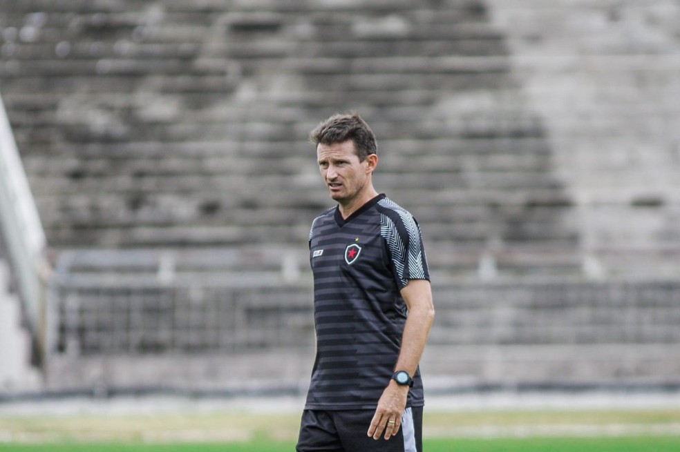 Gerson Gusmão, técnico do Botafogo-PB