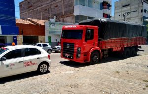 Caminhão com carga de ração sem nota fiscal é apreendido no Sertão da Paraíba
