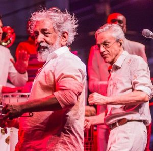 "A música perdeu um dos seus maiores formadores", disse Caetano Veloso sobre a morte do maestro Letieres Leite