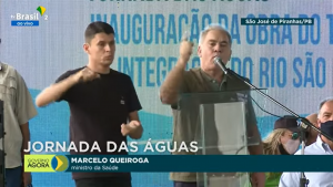 Queiroga “incorpora” postura de pré-candidato em inauguração no Sertão da Paraíba