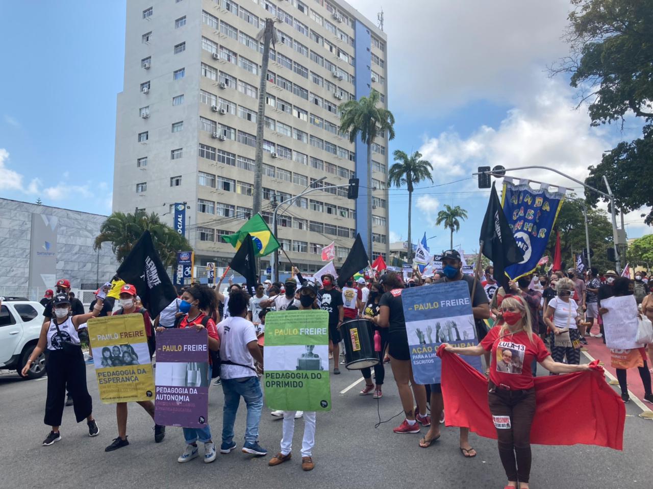 Manifestantes fazem ato contra Bolsonaro em cidades da Paraíba
