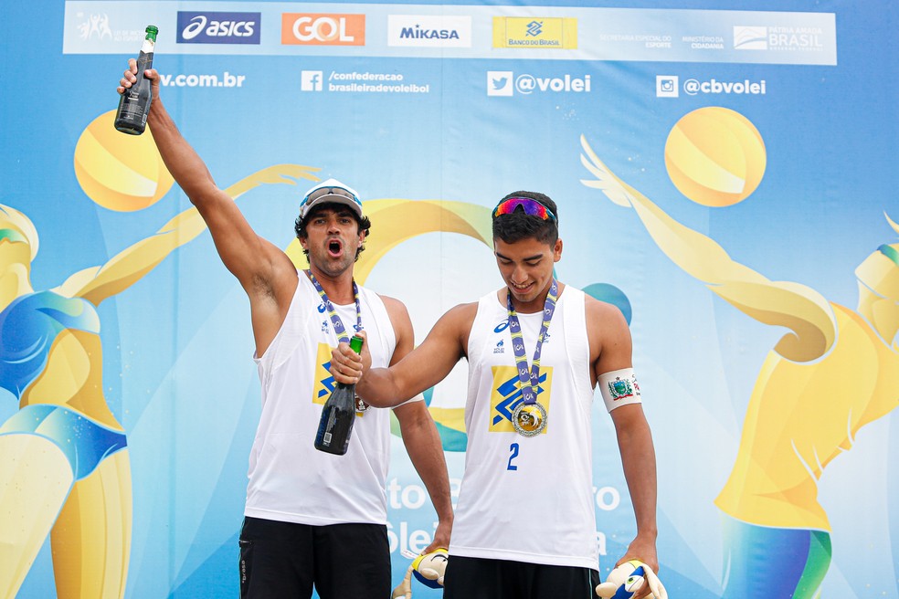 Vitor Felipe/Renato conquista a 3ª etapa do Circuito Brasileiro de vôlei de praia