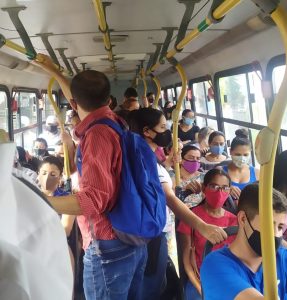 Linhas de ônibus de João Pessoa seguem reduzidas, e passageiros reclamam