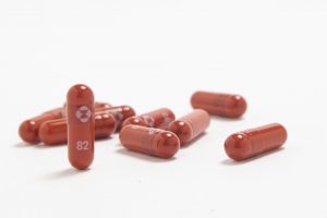 Anvisa recebe pedido de uso emergencial de pílula oral contra Covid-19