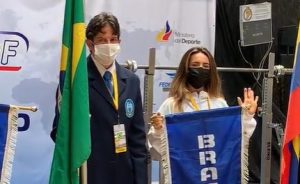 Mayara Rocha representa a delegação brasileira na abertura do Sul-Americano de Powerlifting