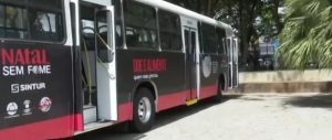 Sintur-JP doa ônibus para ser usado pelo Natal Sem Fome como ponto itinerante de arrecadação
