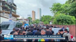 Policiais e bombeiros militares da Paraíba fazem protesto contra Lei de Proteção aos Militares