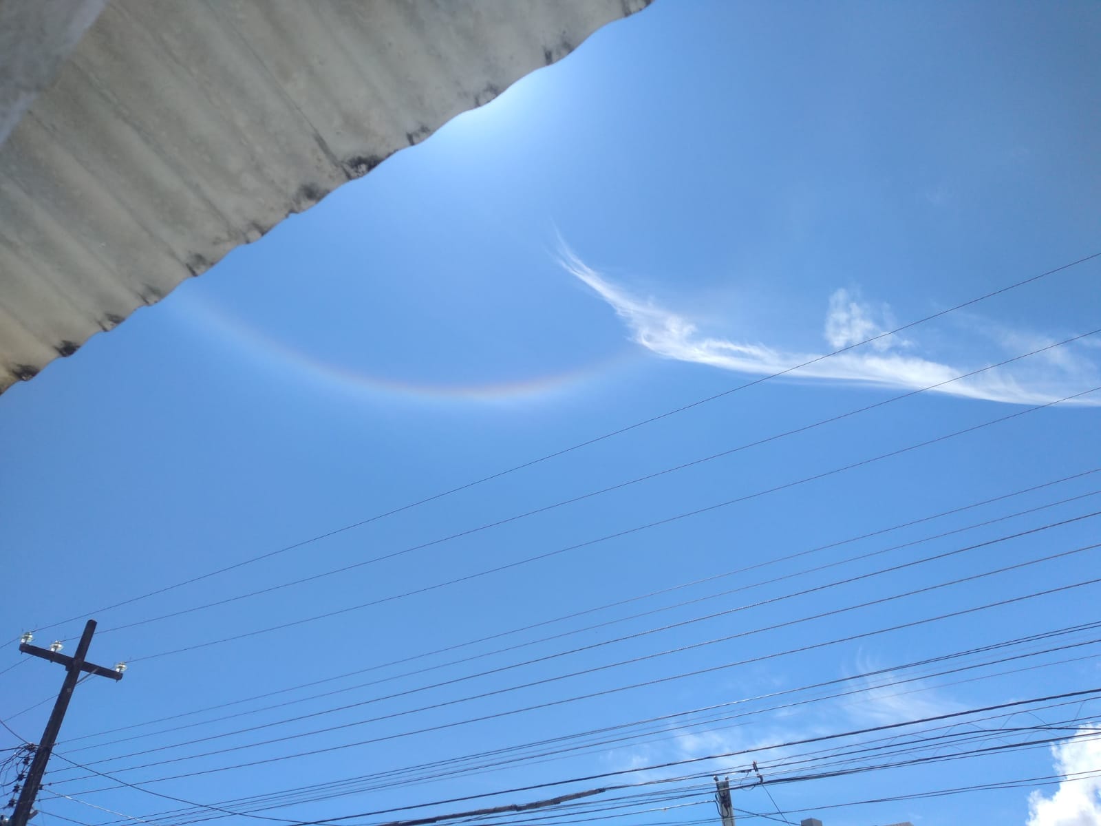 Halo solar aparece no céu da Paraíba; veja fotos e entenda o fenômeno