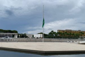 Governo que decreta luto oficial pela morte de Olavo de Carvalho diz o tamanho que tem