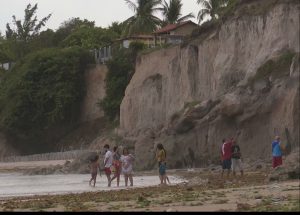 Especialistas alertam para risco de erosão de falésias em praias da Paraíba