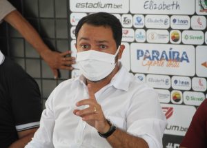 Botafogo-PB tem dois jogadores com ciclo vacinal incompleto, e busca liberação no STJD para escalar a dupla contra o Sergipe