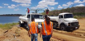 Distribuição de água potável em carro-pipa começa em Campina Grande