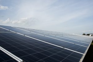 Alta na conta de energia aumenta venda de placas solares
