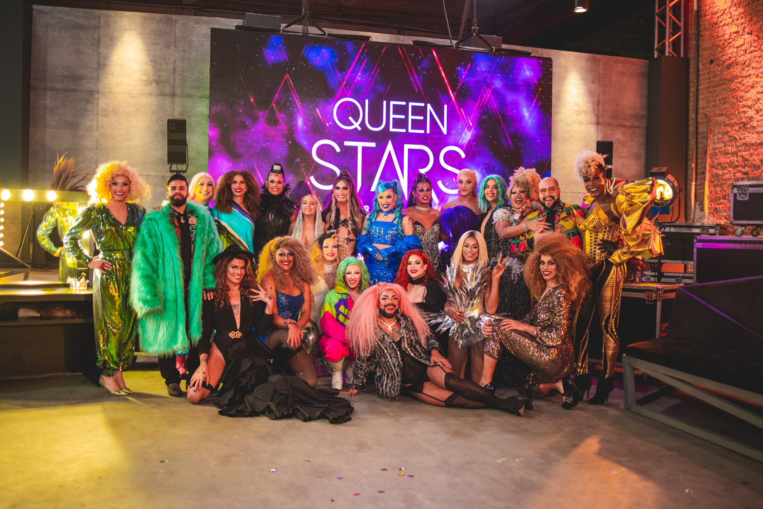 Arquiza, paraibana que está na final do reality show “Queen Stars Brasil”, faz show para exibir programa