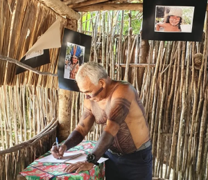 Fotógrafa realiza exposição sobre indígenas Potiguara em Baía da Traição