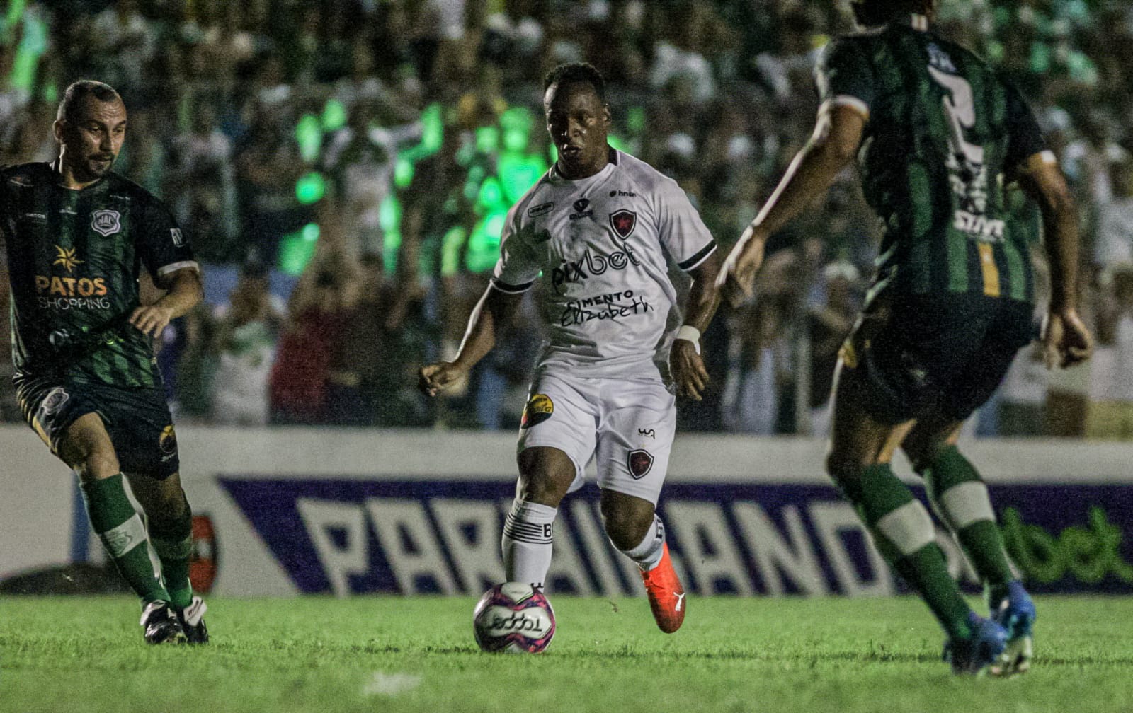 Botafogo-PB precisa reverter um 3 a 1 contra o Nacional de Patos. Foto: Guilherme Drovas / Botafogo-PB