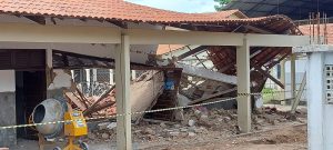 Defesa Civil interdita escola após desabamento de teto deixar duas pessoas feridas, em João Pessoa