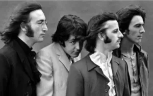 Melhor coletânea dos Beatles volta com repertório ampliado e inédita