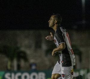 Nádson reconhece jogada de bola parada como ponto forte do Botafogo-PB e revela conversa com Leandro Camilo antes de gol