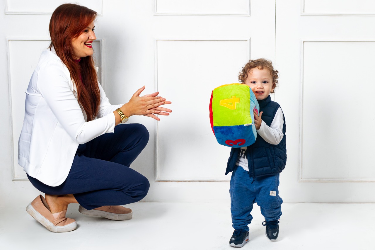 Professora e mãe adepta de homeschooling comenta desafios e vantagens da prática