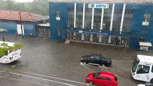 Chuvas fortes provocam pontos de alagamento em João Pessoa, e trânsito fica lento; veja locais