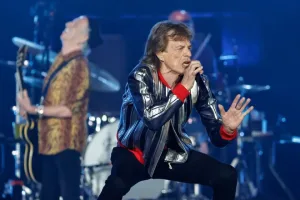 Mick Jagger está com Covid, e o show que os Rolling Stones fariam nesta segunda em Amsterdã é adiado
